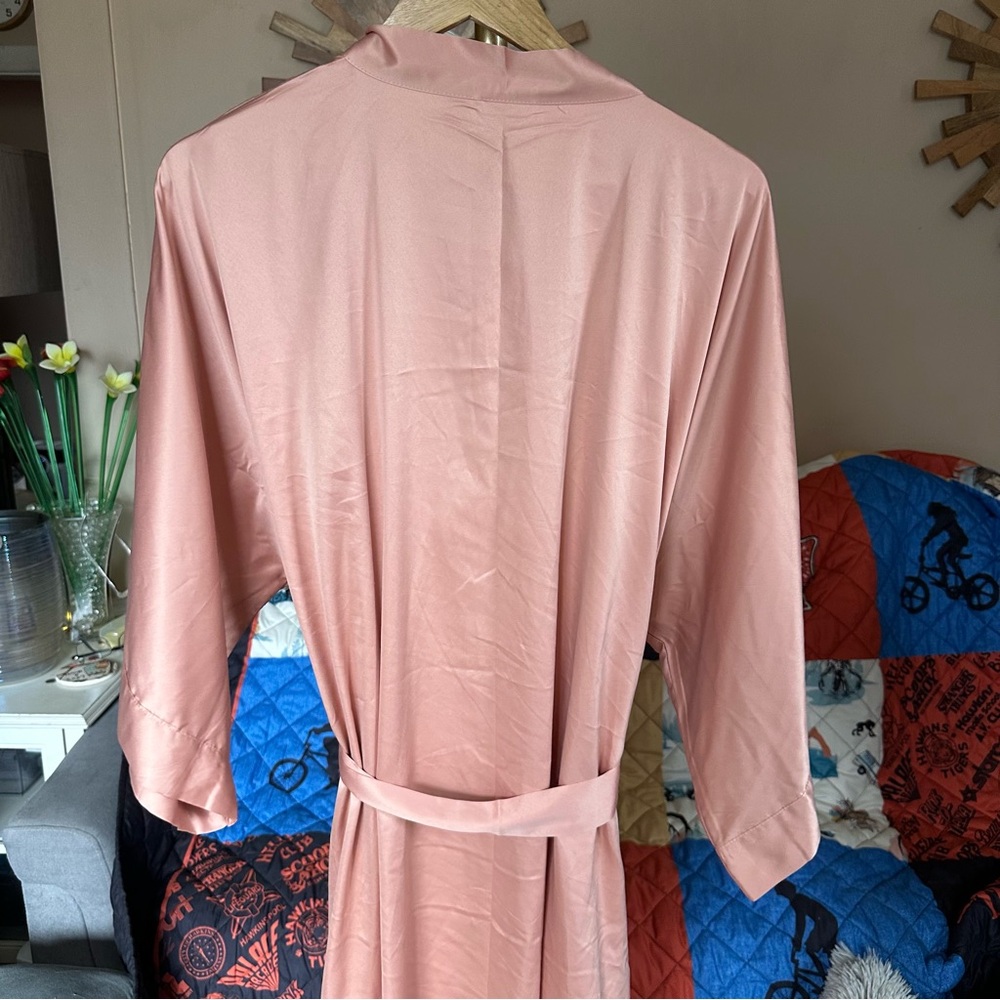 Elegant Rose Gold Women's Kimono Robe - Picture 5 of 5